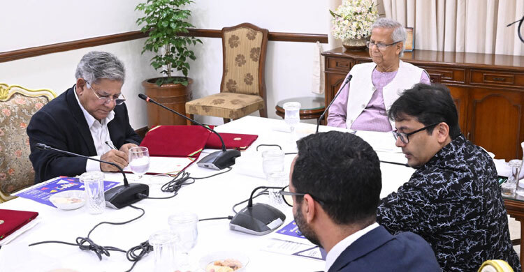 Bangladesh ratifies 3 ILO Conventions to strengthen workers’ rights