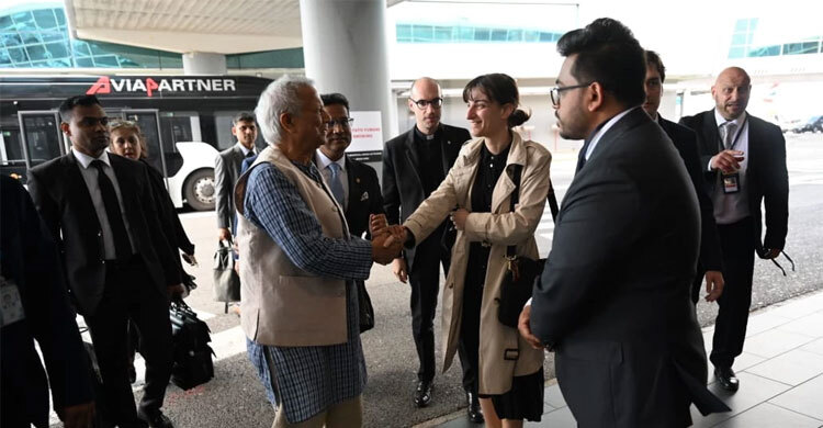 Yunus reaches Rome to pay last tribute to Pope Francis