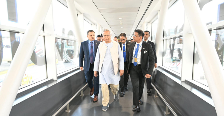 ইতালি পৌঁছেছেন প্রধান উপদেষ্টা