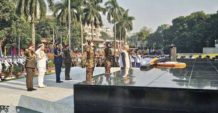 President, CA pay homage to armed forces martyrs