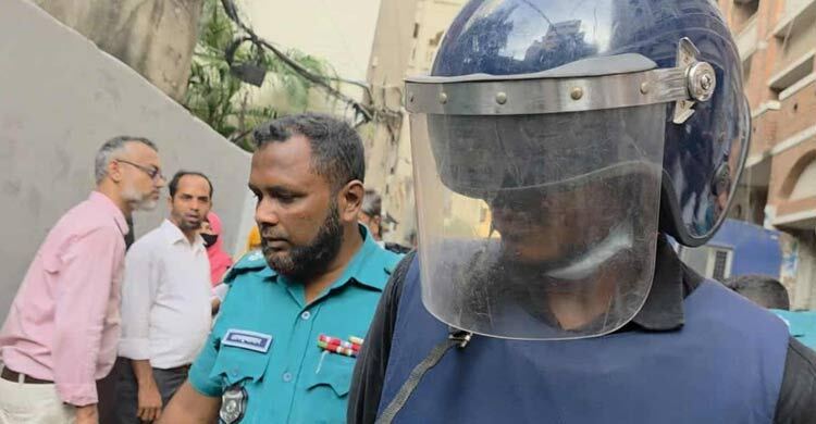 ঢাবিতে গ্রেফতার ভুয়া সাংবাদিক জাহিদ কারাগারে