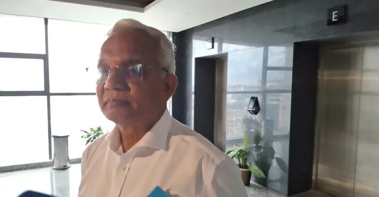 ডা. এ জেড এম জাহিদ হোসেনের মন্ত্রণালয়ের অধীনেই সরকারের সবচেয়ে বড় প্রকল্প ফ্যামিলি কার্ডের কার্যক্রম চলমান/ছবি: জাগো নিউজ
