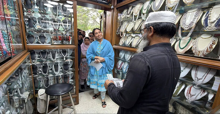 এবার বাবার পক্ষে ভোট চাইতে মাঠে তারেক কন্যা