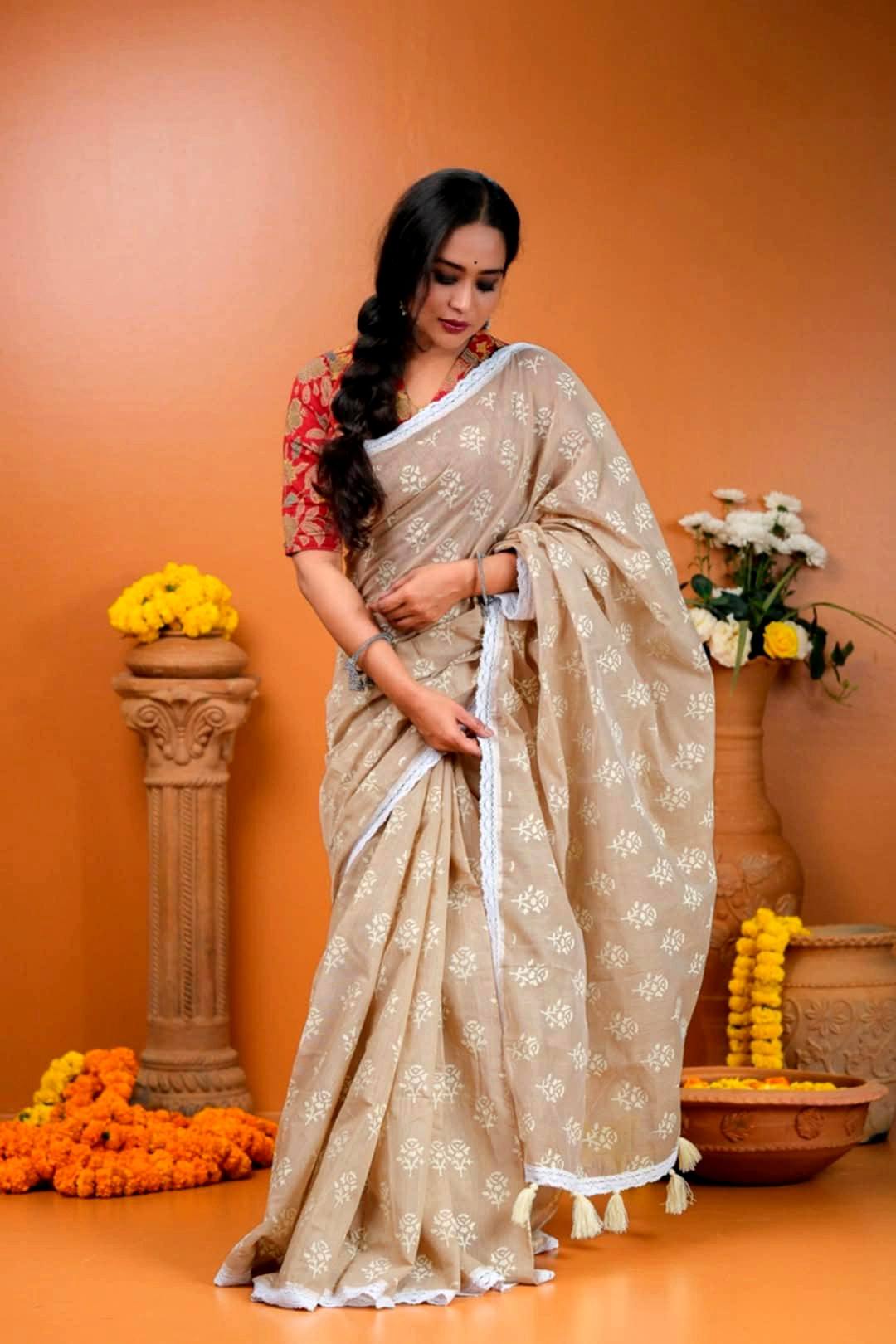 সাধারণ সাজে অসাধারণ মম