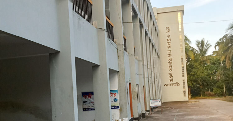 ঝালকাঠিতে ব্যাংকে ডাকাতির ঘটনায় স্বামী-স্ত্রীসহ পাঁচজনের কারাদণ্ড