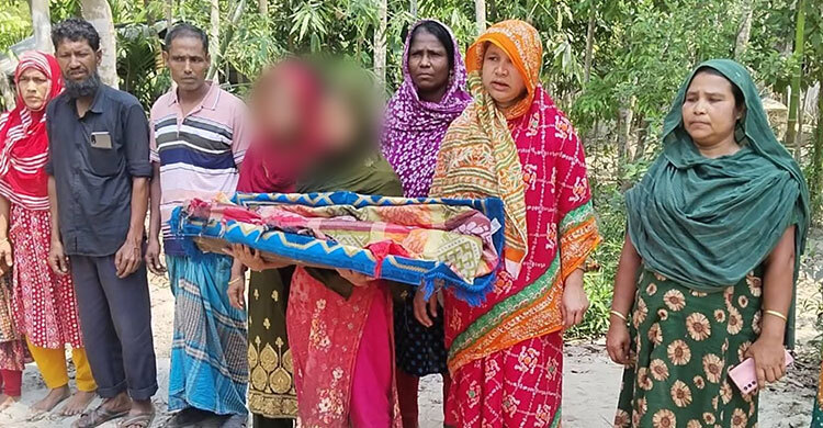 সন্তানের লাশ নিয়ে মায়ের মানববন্ধন, প্রেমিকের শাস্তির দাবি