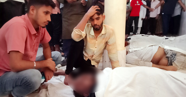 স্বজনদের আহাজারিতে ভারী হাসপাতালের পরিবেশ