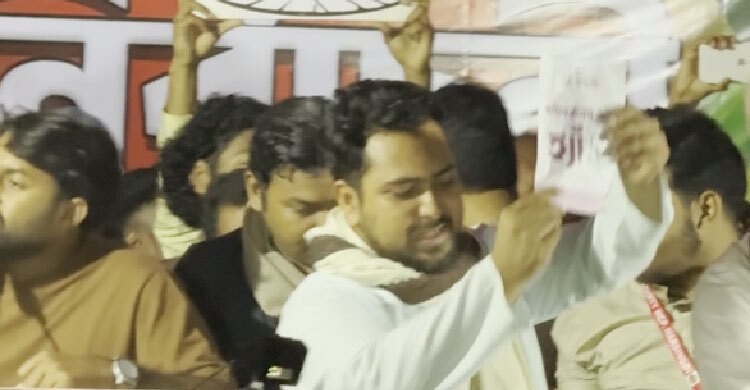 নরসিংদীর পথসভায় নেতাকর্মীদের ভালোবাসায় সিক্ত নাহিদ ইসলাম