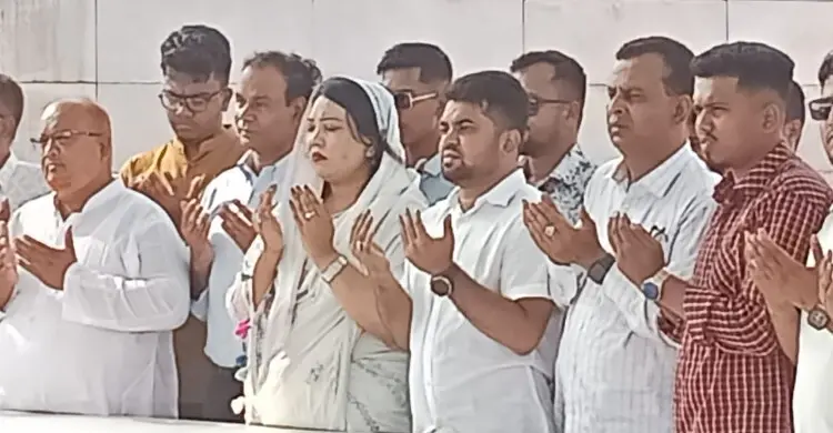 জিয়া ও খালেদার সমাধিতে বিএনপির সংরক্ষিত নারী প্রার্থী জেরিনের শ্রদ্ধা