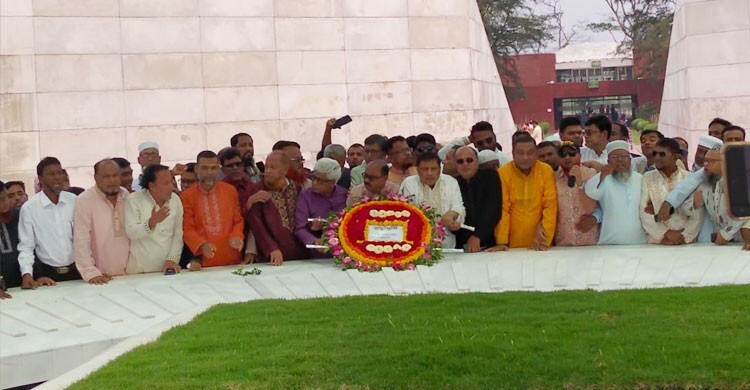 জিয়াউর রহমান ও খালেদা জিয়ার কবরে কুমিল্লা জেলা প্রশাসকের শ্রদ্ধা