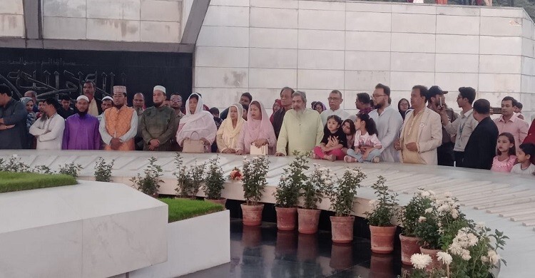 জিয়াউর রহমান ও খালেদা জিয়ার সমাধিতে শ্রদ্ধা