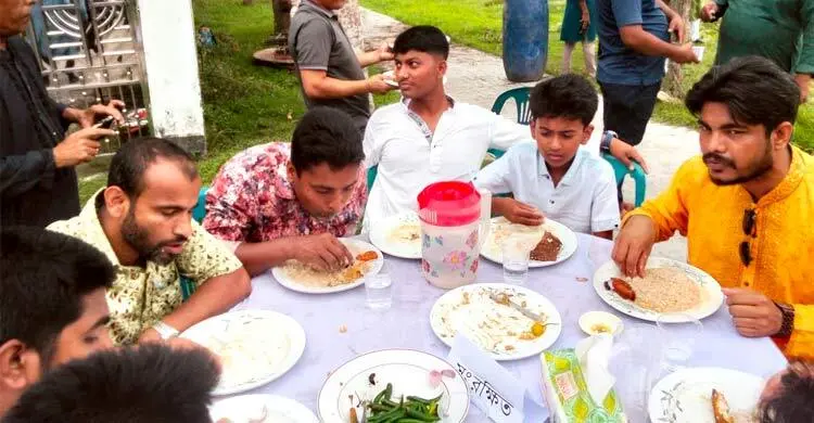 পান্তায় ইলিশের বদলে পাঙাশ-কোরাল, প্রশংসায় ভাসছেন ইউএনও