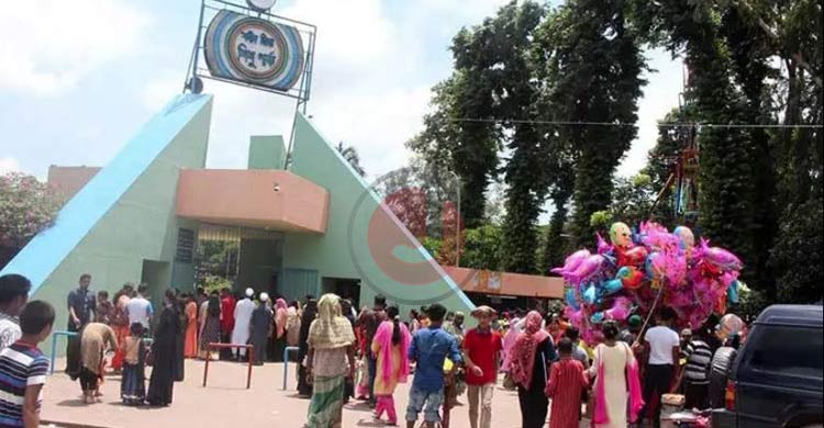 ৭ বছরেও সংস্কার হয়নি শাহবাগ শিশুপার্ক, আনন্দবঞ্চিত শিশুরা