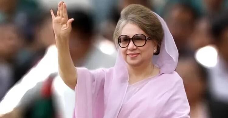 চিকিৎসায় বারবার ‘হোঁচট’, তবুও ঘুরে দাঁড়িয়েছেন খালেদা জিয়া