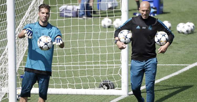 জিদানের ছেলে ডাক পেলেন আলজেরিয়ার জাতীয় দলে