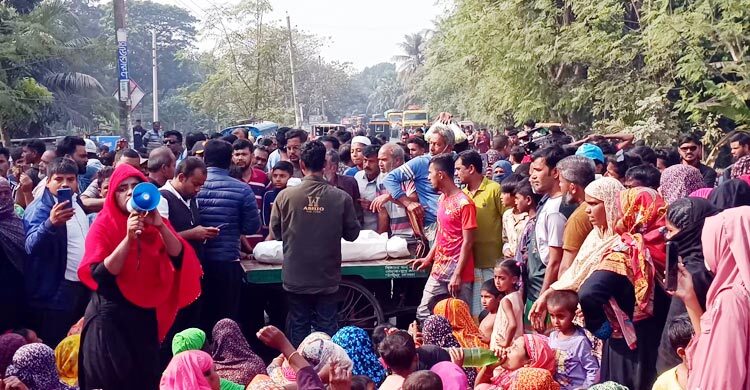 শিশু হত্যায় দোষীদের বিচারের দাবি, মরদেহ নিয়ে বিক্ষোভ