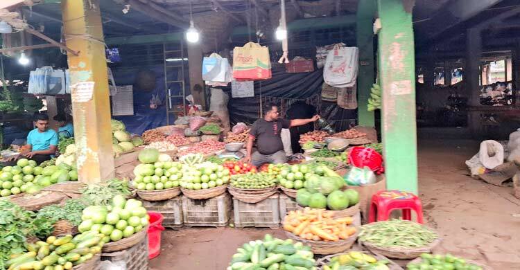 বোতলজাত সয়াবিন উধাও, লেবু-শসার চড়া দাম