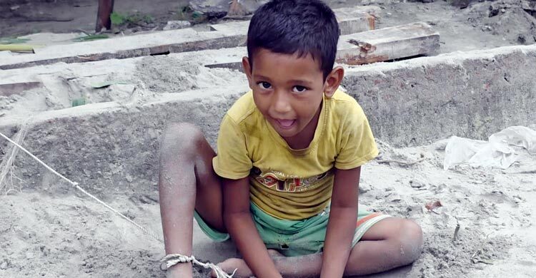 চিকিৎসার অভাবে রশিতে বাঁধা ৭ বছরের জিসান