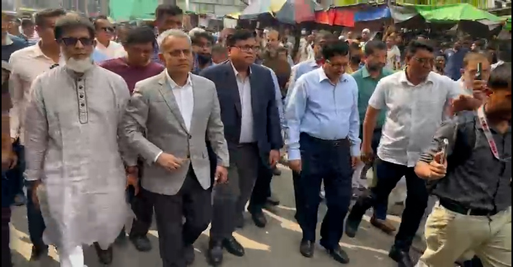 গুলিস্তান ফুলবাড়িয়া বাস স্ট্যান্ডে পরিদর্শন করলেন সড়কমন্ত্রী রবিউল আলম