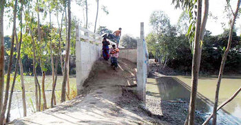 গাইবান্ধায় সড়ক ছাড়া সেতু