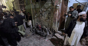 Bomb blast kills 8 in Pakistan