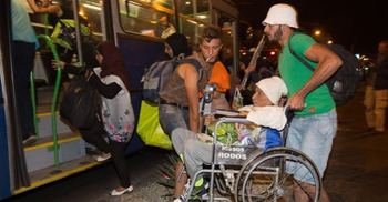 Migrants bussed to Austria border