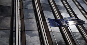 EU hangs tough on Greece