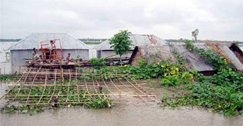 বন্যায় ৩০টি স্কুল বন্ধ ঘোষণা