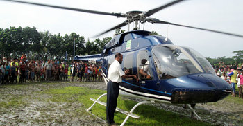 নরসিংদীতে যান্ত্রিক ত্রুটির কারণে হেলিকপ্টার অবতরণ
