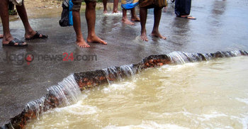 শেরপুরে কমছে বন্যার পানি ভাসছে ক্ষয়ক্ষতির চিত্র