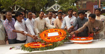 বঙ্গবন্ধুর সমাধিতে মুক্তিযোদ্ধা যুব কমান্ডের শ্রদ্ধা নিবেদন  