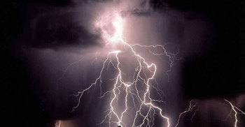 লালমনিরহাটে বজ্রপাতে আহত ৩০