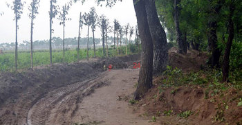 ঠাকুরগাঁওয়ে রাস্তার জমি দখলে রেখেছে সুগারমিল 