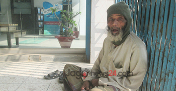 `পৃথিবীতে আপন বলে কেউ নেই আমার`