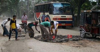 ঝিনাইদহের সড়ক-মহাসড়কগুলোর বেহাল দশা