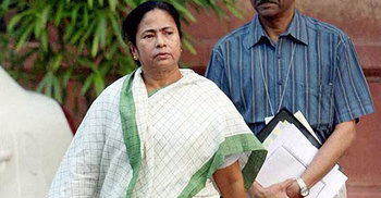 তারকার বহর নিয়ে আসছেন মমতা