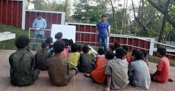 পথশিশুর কল্যাণে ওরা ১২ জন