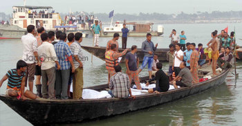 পদ্মায় আরও ৬ মরদেহ উদ্ধার 