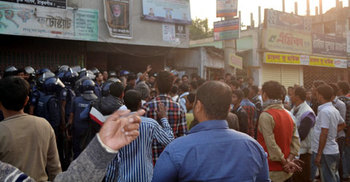 গণমিছিলে সেচ্ছাসেবক লীগে সংর্ঘষ, আহত-১৫
