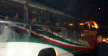 গাইবান্ধায় যাত্রীবাহী বাসে পেট্রলবোমা হামলায় নিহত ৪, দগ্ধ ৩০