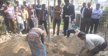 ঝিনাইদহে এসআই আকরামের লাশ উত্তোলন