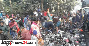 চাঁদপুরে ট্রাকে আগুন: পুড়েছে বই