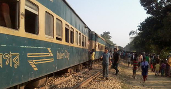 ঢাকা-চট্টগ্রাম-সিলেট রুটে ট্রেন চলাচল বন্ধ : আহত ১০