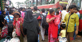 ঢাকা-আরিচা মহাসড়কে যাত্রীরা অতিরিক্ত ভাড়া গুণছেন