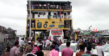 কাওড়াকান্দি-শিমুলিয়া রুটে দ্বিতীয় দিনেও লঞ্চ চলাচল বন্ধ