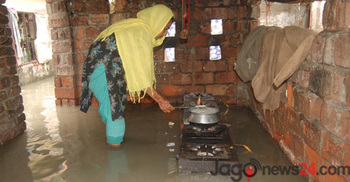 প্রবল বর্ষণে ডিএনডির মানুষ চরম দুর্ভোগে