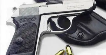 বেনাপোলে পেট্রলবোমা ও অস্ত্র উদ্ধার