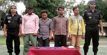 ৫ হাজার পিস ইয়াবাসহ আটক ৪