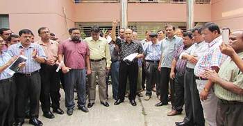 বেনাপোলে শ্রমিক-পুলিশ সংঘর্ষে ৩ মামলা