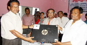 শার্শায় বিভিন্ন শিক্ষা প্রতিষ্ঠানে শিক্ষা উপকরণ বিতরণ